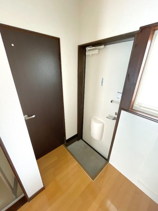 サクセスホワイト201の玄関