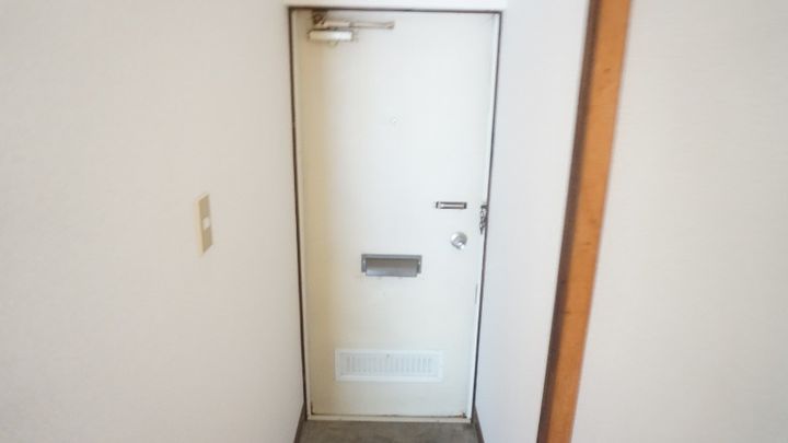 福岡県北九州市八幡西区鳴水町(アパート)の賃貸物件102の玄関