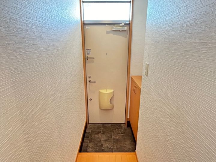 福岡県遠賀郡水巻町頃末北4丁目(アパート)の賃貸物件205の玄関