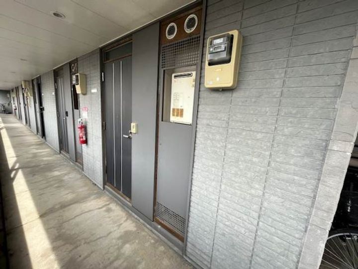 福岡県中間市中間3丁目(アパート)の賃貸物件205の玄関