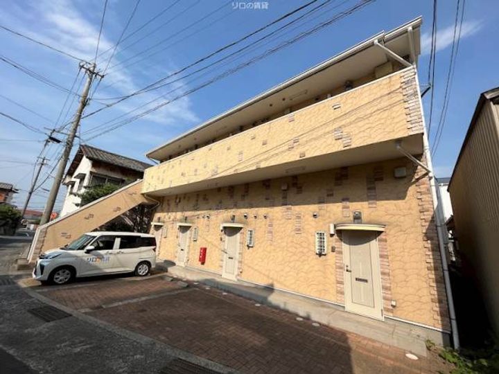 トレビアン本城の外観