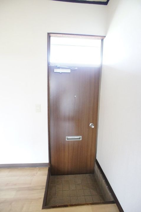 福岡県糟屋郡粕屋町長者原西3丁目(アパート)の賃貸物件106の玄関