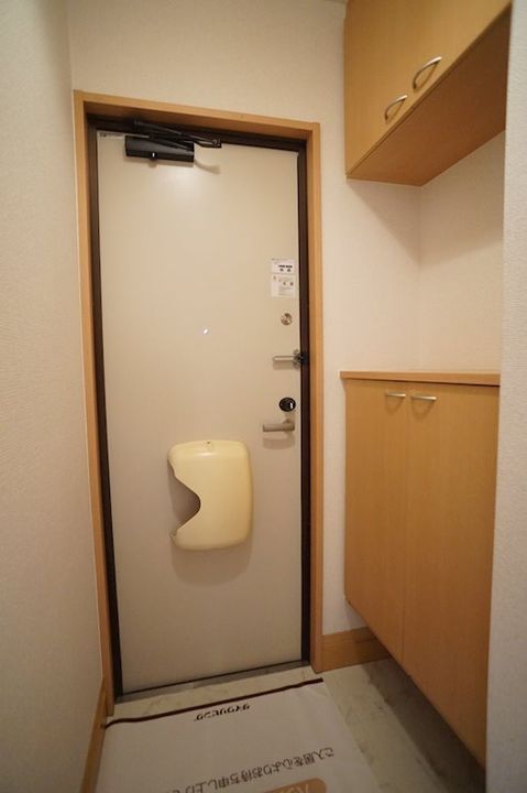 福岡県糟屋郡粕屋町原町5丁目(アパート)の賃貸物件203の玄関