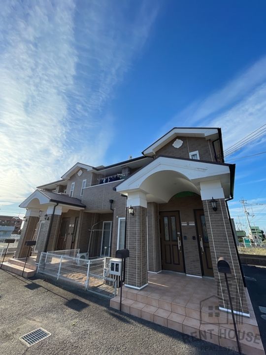 エンフィールド シャリテの外観