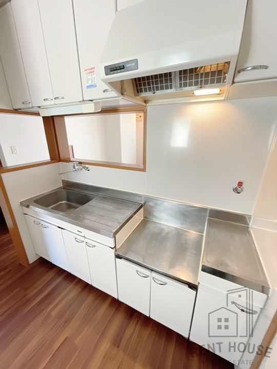 エンフィールド シャリテのキッチン