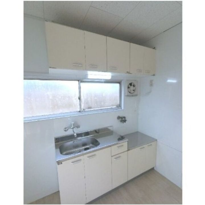 大阪府岸和田市八幡町(一戸建)の賃貸物件のキッチン