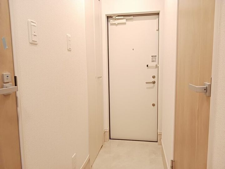 アイマコート 初芝の玄関