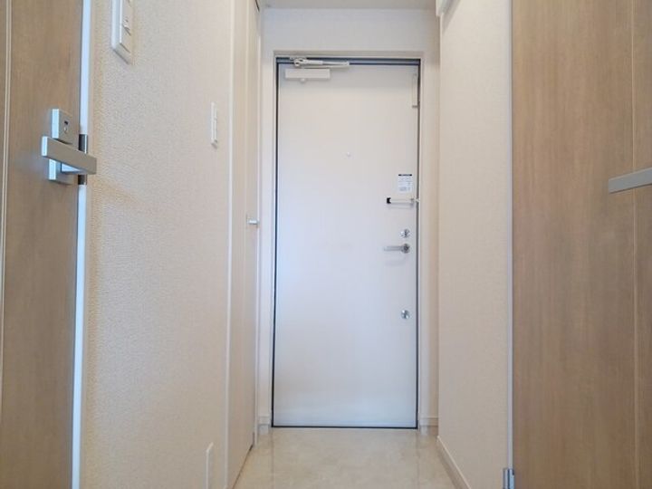 アイマコート 初芝の玄関