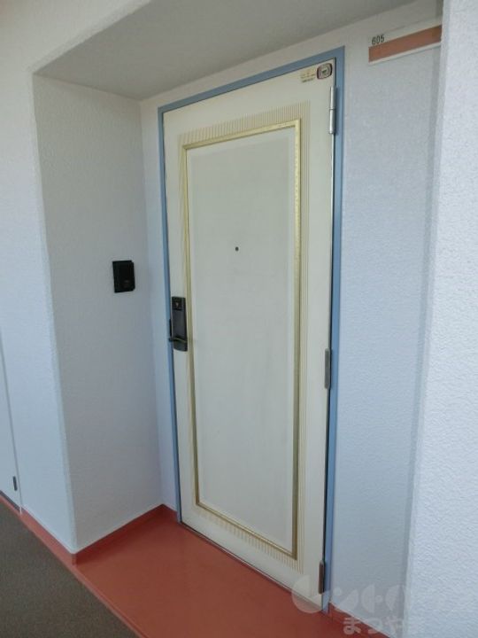 葡萄館905の玄関