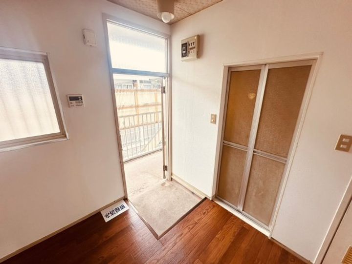 千葉県松戸市小金原5丁目(アパート)の賃貸物件の玄関