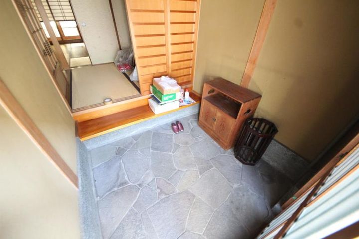 大阪府東大阪市三ノ瀬3丁目(一戸建)の賃貸物件の玄関