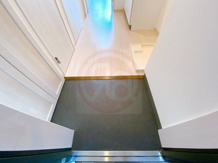 オズレジデンス今里NORTH801の玄関