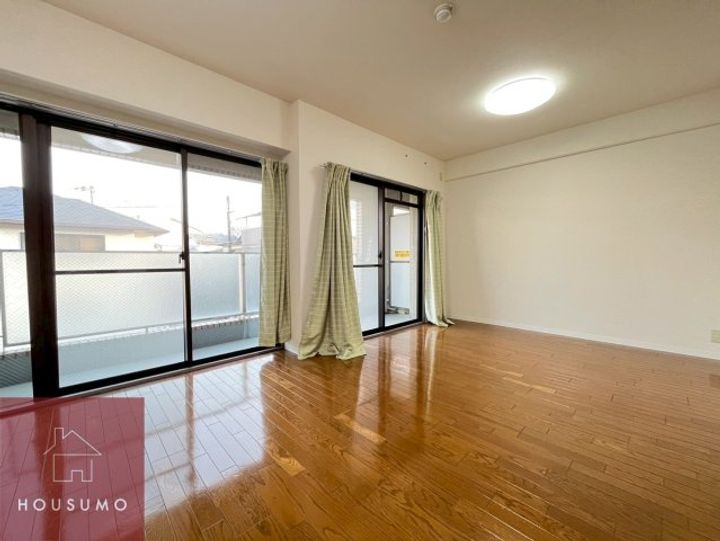 ガーデンヒルズの居間