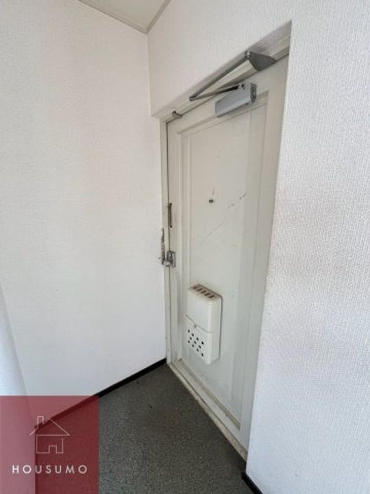 メゾンモモの玄関