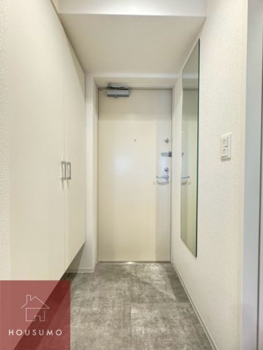 セレニテ新大阪グランデ ミリュー の玄関