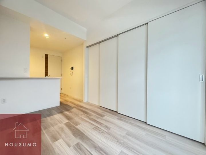 セレニテ新大阪グランデ ミリュー の居間