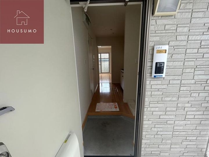 プランドール A棟204の玄関