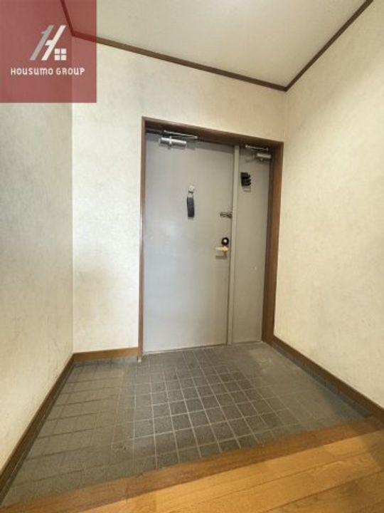 大阪府大阪市平野区瓜破2丁目の賃貸マンションの玄関