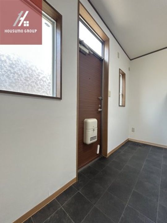 大阪府八尾市西山本町6丁目(テラスハウス)の賃貸物件の玄関