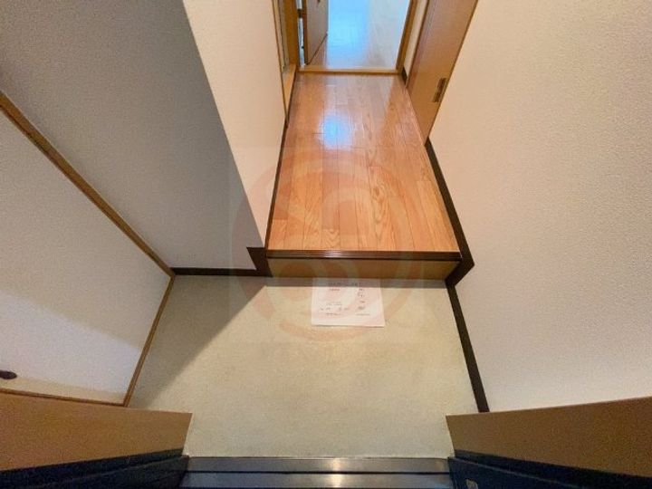 SENTIA八戸ノ里108の玄関