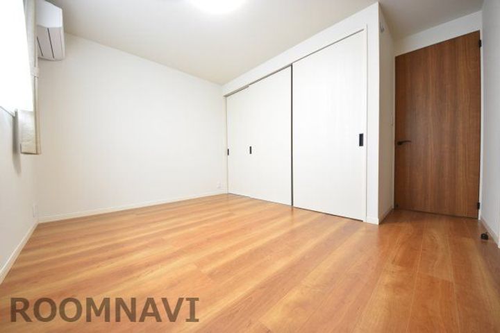 ヒーローズ八万の居間