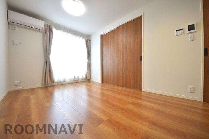 ヒーローズ八万の居間