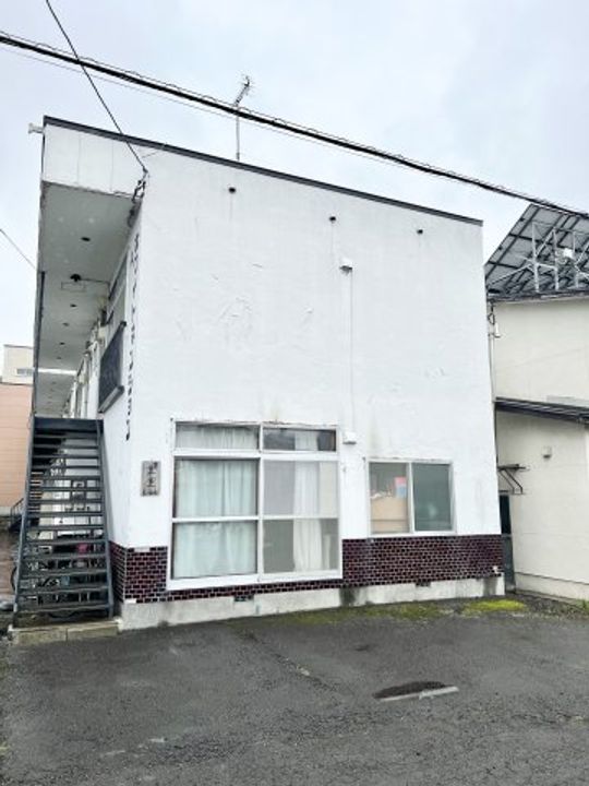 ホワイトマンションB棟5号室の外観