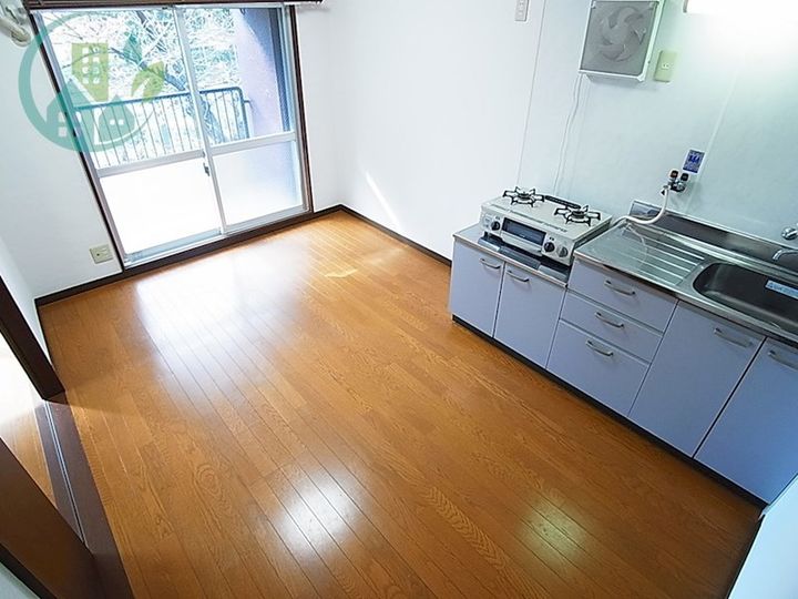 稗田マンションの居間