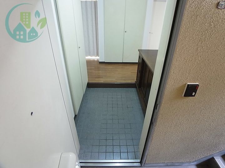 ハイツ仏天垣の玄関