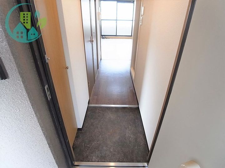 西灘駅前ハイツの玄関