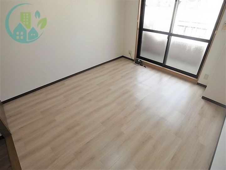 西灘駅前ハイツの居間