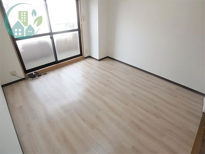 西灘駅前ハイツの内装