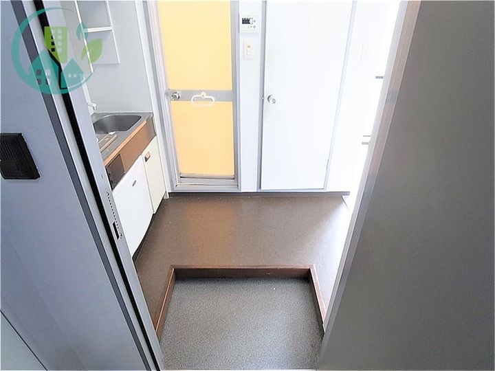 三景マンションの玄関