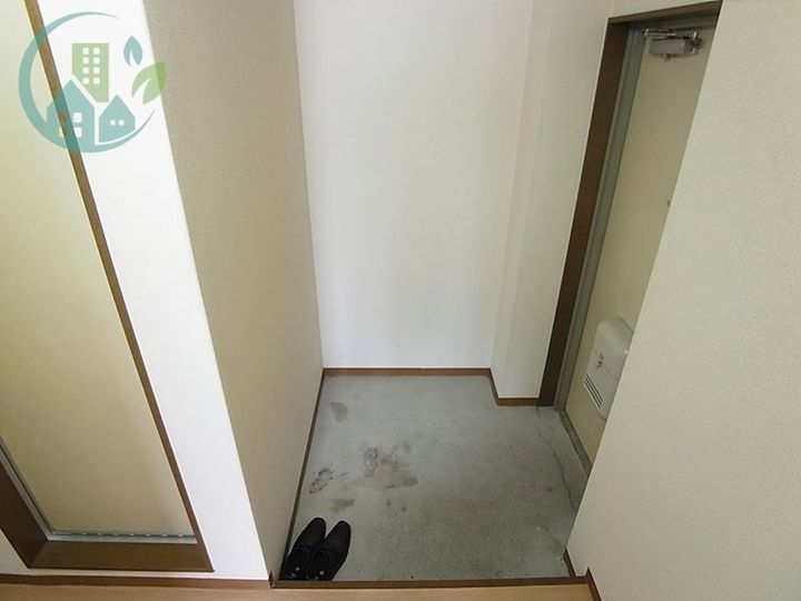 フルール新在家の玄関