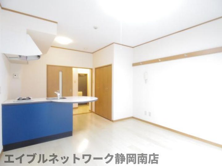 静清第2ハイツ(新館)106の居間