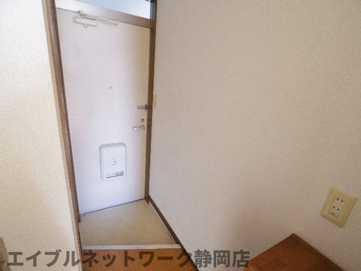 静岡県静岡市葵区安東1丁目(アパート)の賃貸物件の玄関