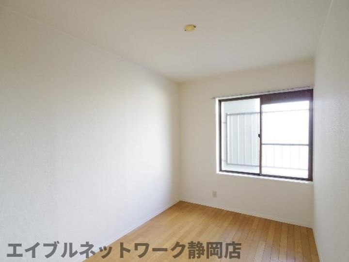 静岡県静岡市葵区上足洗1丁目(マンション)の賃貸物件の居間