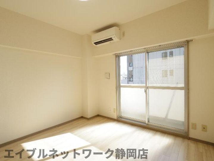 静岡県静岡市葵区鷹匠3丁目(マンション)の賃貸物件の居間
