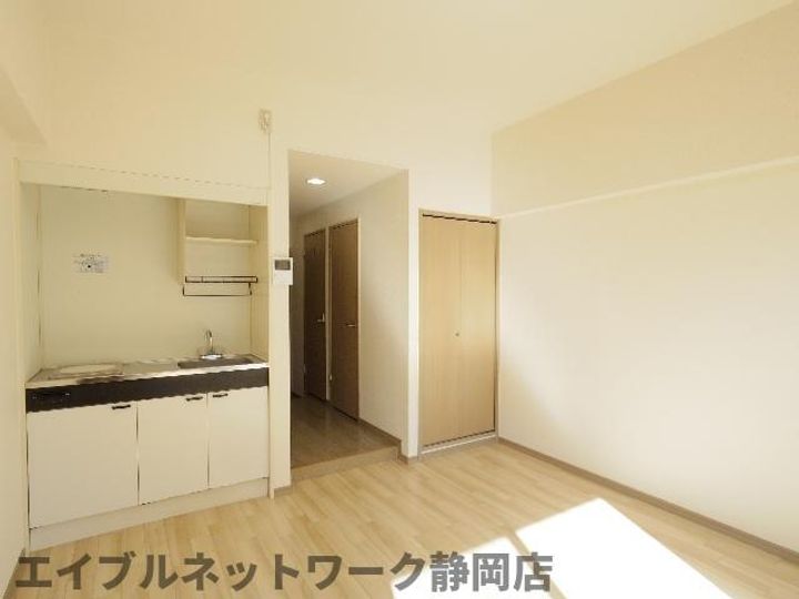 静岡県静岡市葵区鷹匠3丁目(マンション)の賃貸物件の居間