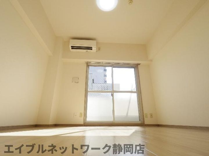静岡県静岡市葵区鷹匠3丁目(マンション)の賃貸物件の居間