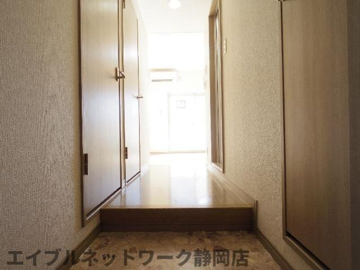 静岡県静岡市葵区鷹匠3丁目(マンション)の賃貸物件の玄関