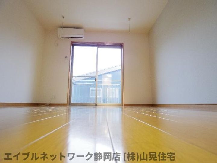 静岡県静岡市葵区長沼2丁目(アパート)の賃貸物件の居間