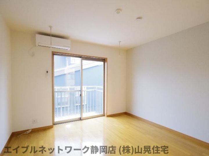 静岡県静岡市葵区長沼2丁目(アパート)の賃貸物件の居間