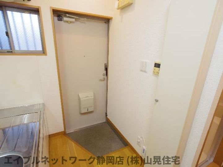 静岡県静岡市葵区長沼2丁目(アパート)の賃貸物件の玄関