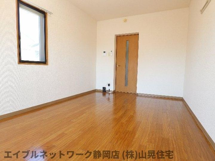 静岡県静岡市葵区古庄4丁目(マンション)の賃貸物件の居間