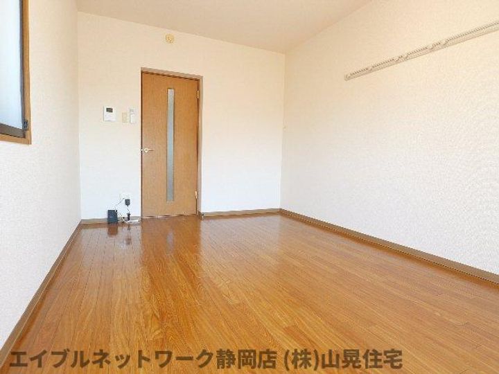 静岡県静岡市葵区古庄4丁目(マンション)の賃貸物件の居間