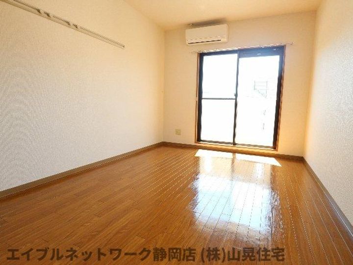 静岡県静岡市葵区古庄4丁目(マンション)の賃貸物件の居間