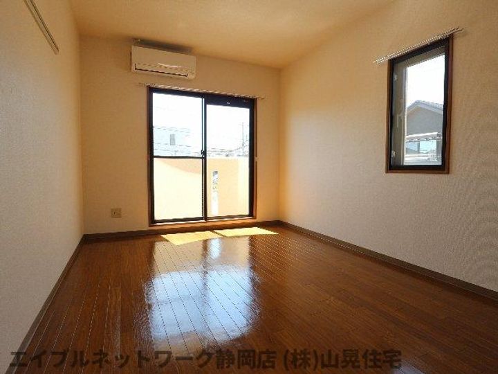 静岡県静岡市葵区古庄4丁目(マンション)の賃貸物件の居間