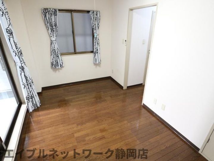 静岡県静岡市葵区常磐町2丁目(マンション)の賃貸物件の居間