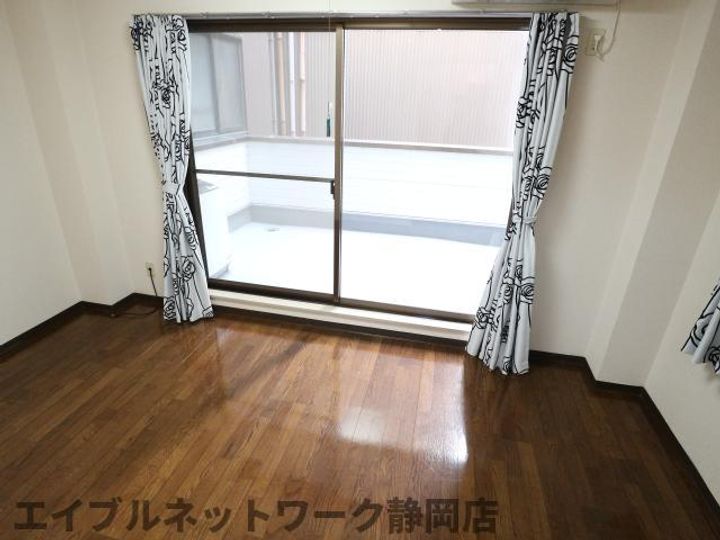 静岡県静岡市葵区常磐町2丁目(マンション)の賃貸物件の居間